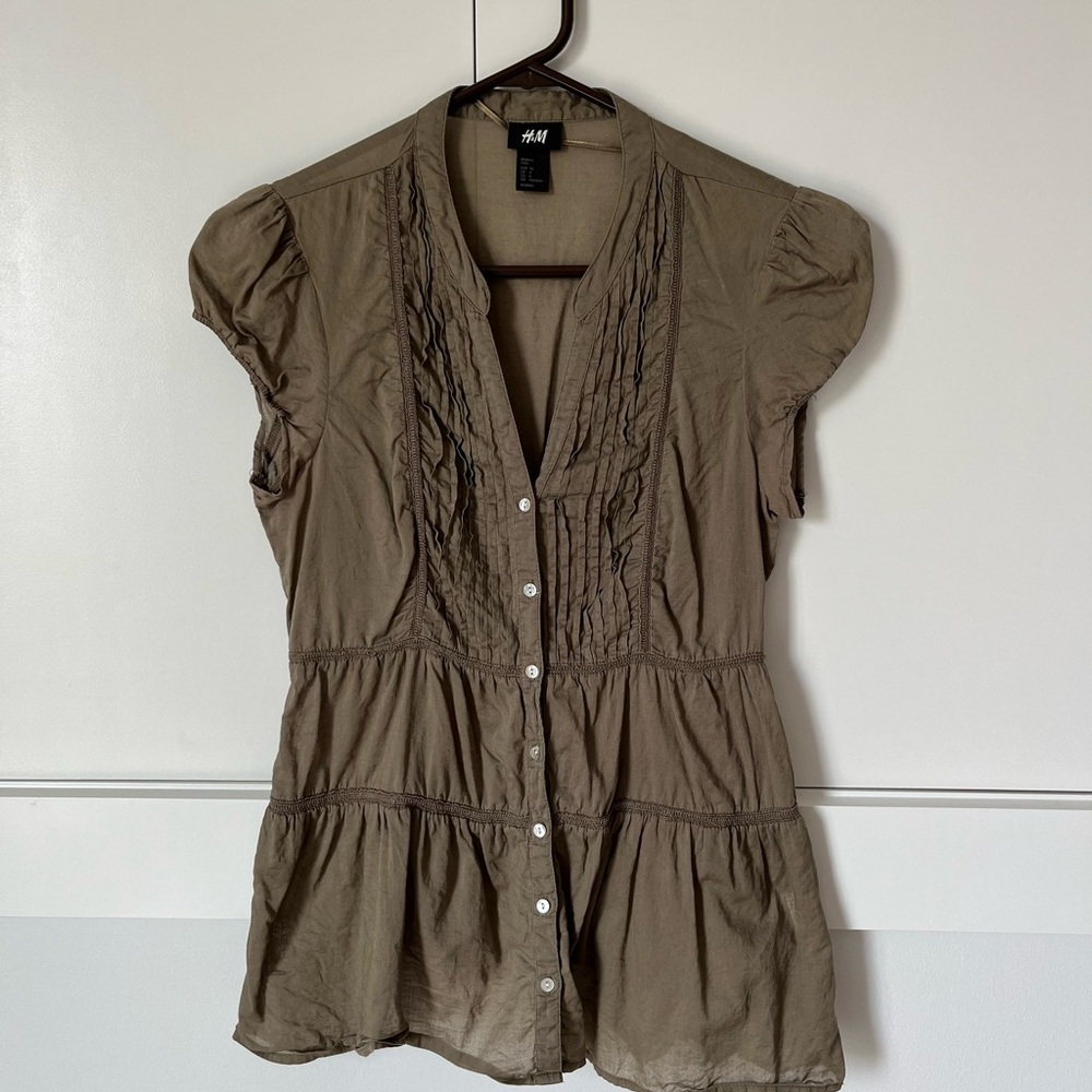 H&M Olive Button-Front Tiered Short Sleeve Top